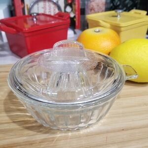 Citrus Juicer Reamer with Lid Tab Handle Clear Glass 6"dia